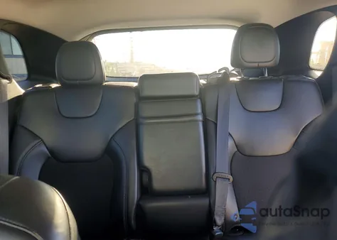 2019 Jeep Cherokee Latitude Plus z USA, uszkodzony, nr VIN 1C4PJLLB4KD242117